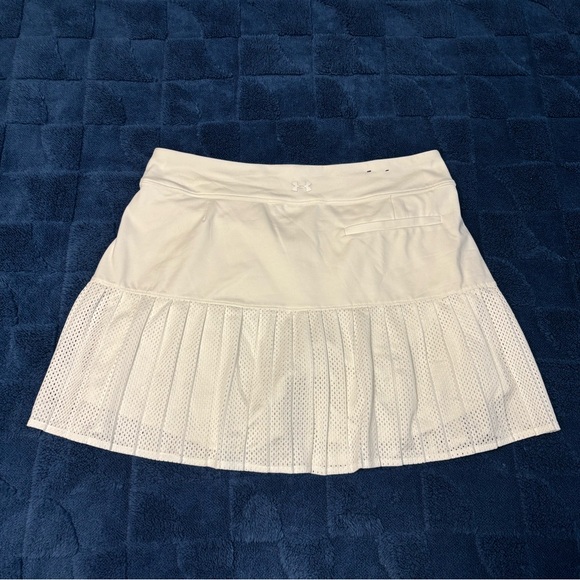 Under Armour Women White Golf Tucked Pleated Active Skort - Picture 6 of 10